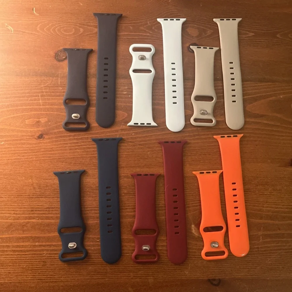 Broken Unlocked Apple Watch Series 3 42MM Cracked Screen with‎ 7 Watch Bands